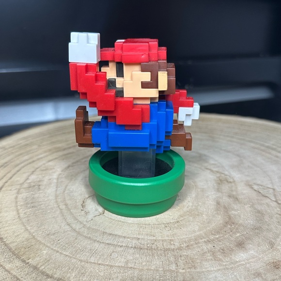 Nintendo Amiibo 8-Bit Pixelated Mario 30th Anniversary Edition - Picture 2 of 3